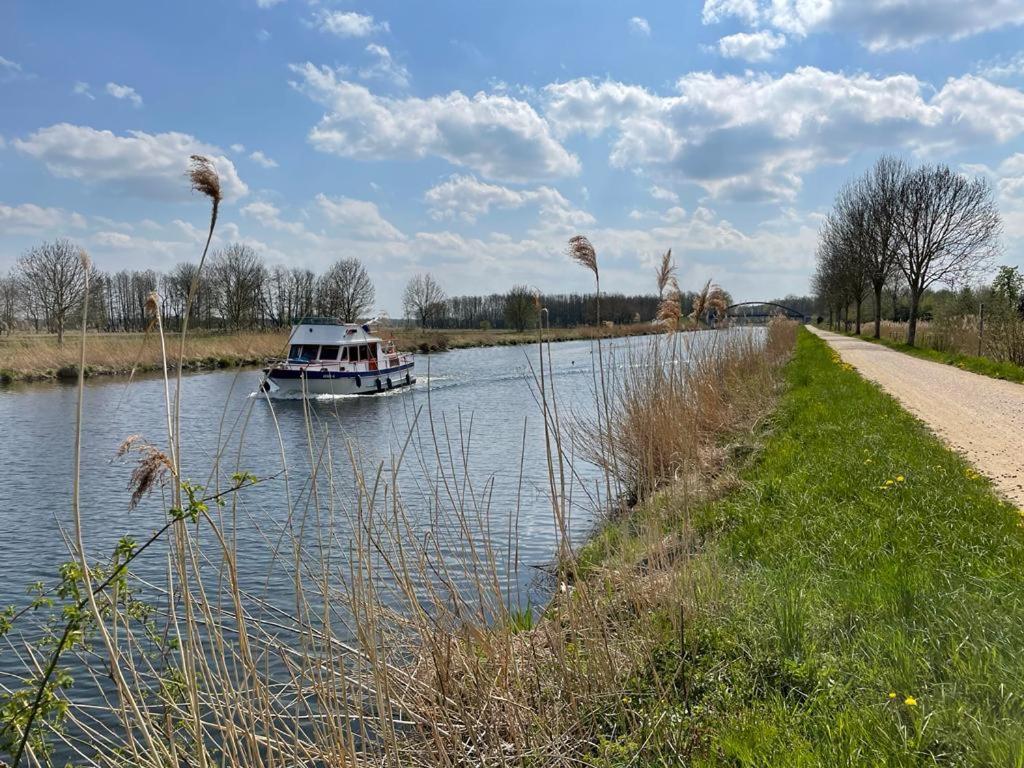 Pension Zur Schleuse Garni Am Elbe Luebeck - Kanal In Witzeeze Esterno foto